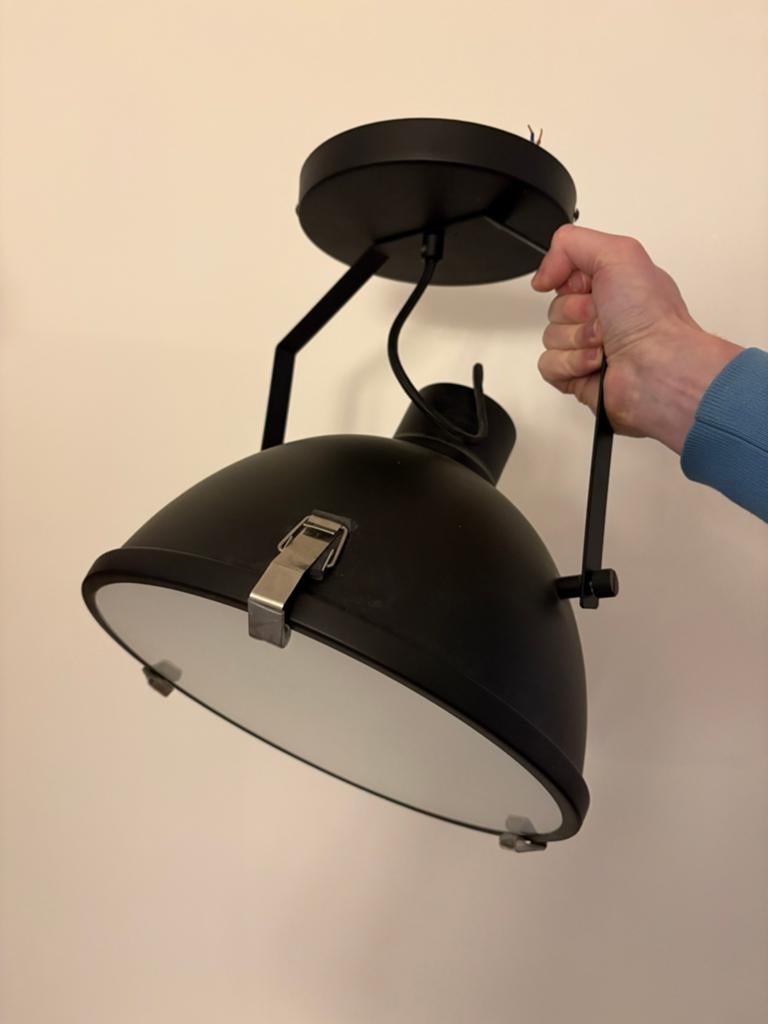 Karwei plafondlamp Magnus zwart, Ophalen, Zo goed als nieuw