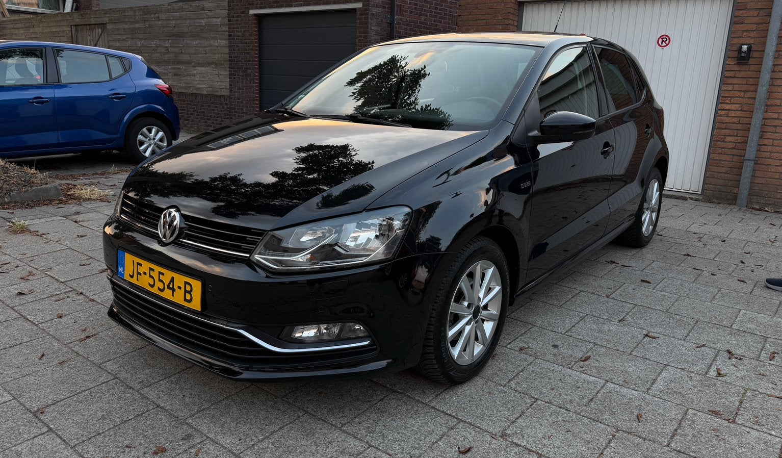 Volkswagen Polo 1.2 TSI 66KW DSG 2015 Highline Zwart, 40 €/maand, 4 cilinders, 1039 kg, Zwart