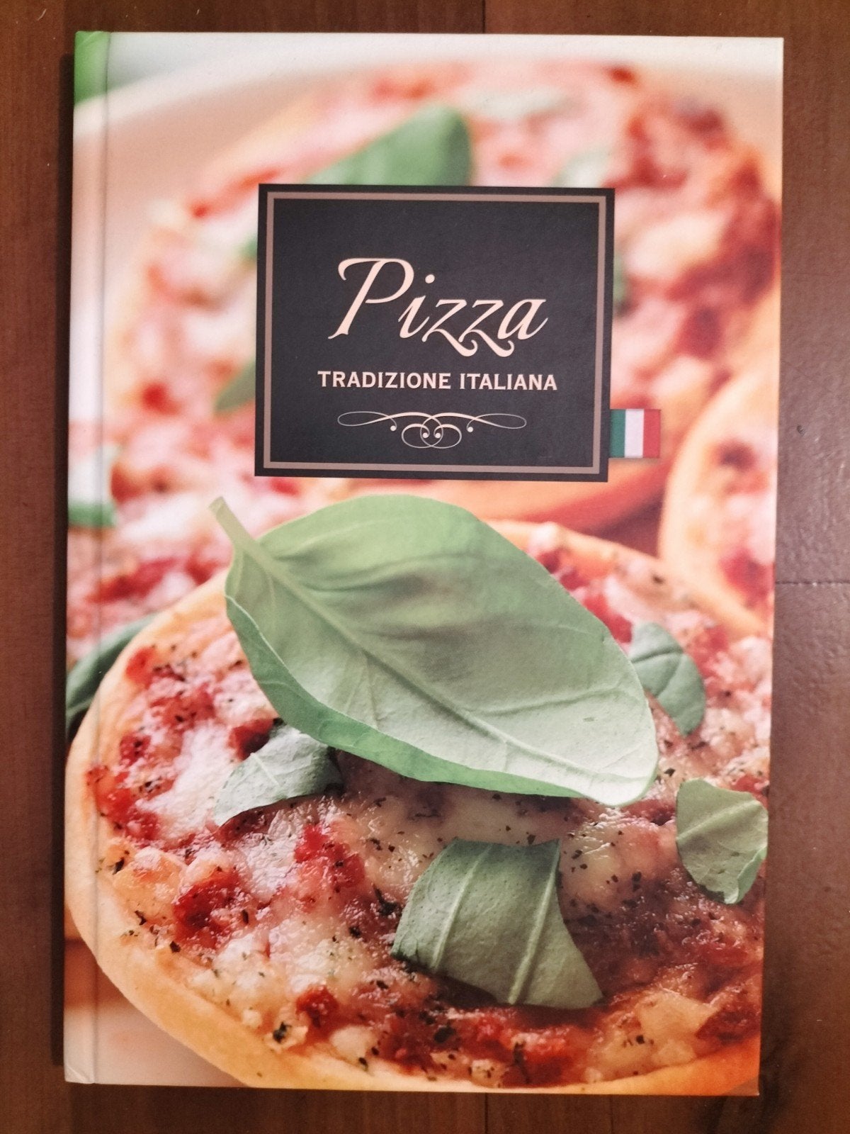 Pizza Tradizione Italiana - Kookboek, Ophalen of Verzenden, Nieuw, Italië, Hoofdgerechten