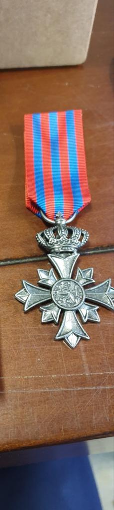 Medaille tmpt aan lint, Verzamelen, Militaria | Algemeen, Ophalen of Verzenden, Landmacht, Nederland, Lintje, Medaille of Wings