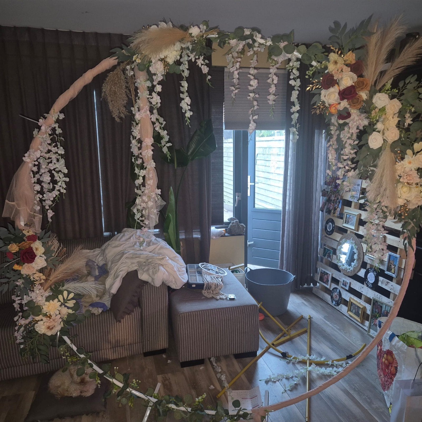 1 prachtige backdrop (2m doorsnee) en 1 kleinere poortboog., Ophalen of Verzenden, Gebruikt, Versiering, Geboorte of Huwelijk