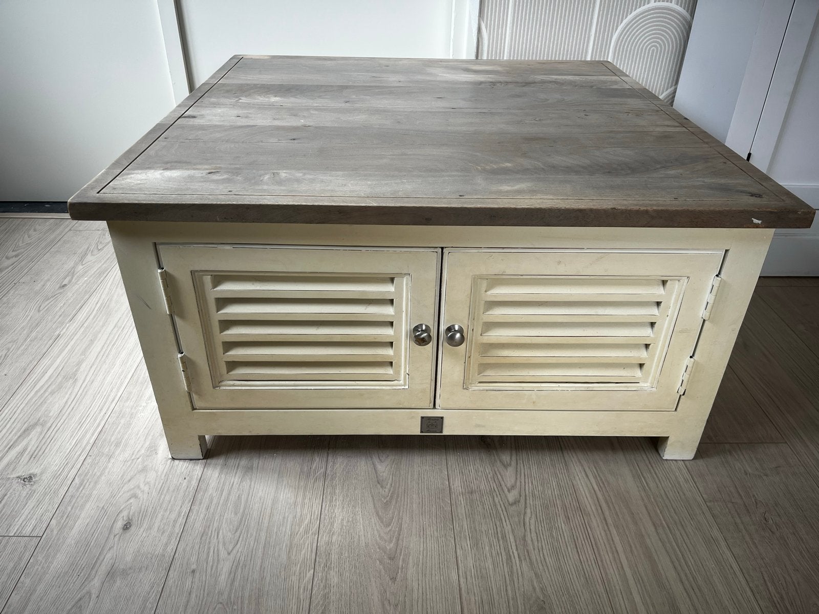 Rivièra Maison Salontafel met opbergruimte - Hout en crème, Ophalen, Gebruikt, 100 tot 150 cm, Vierkant