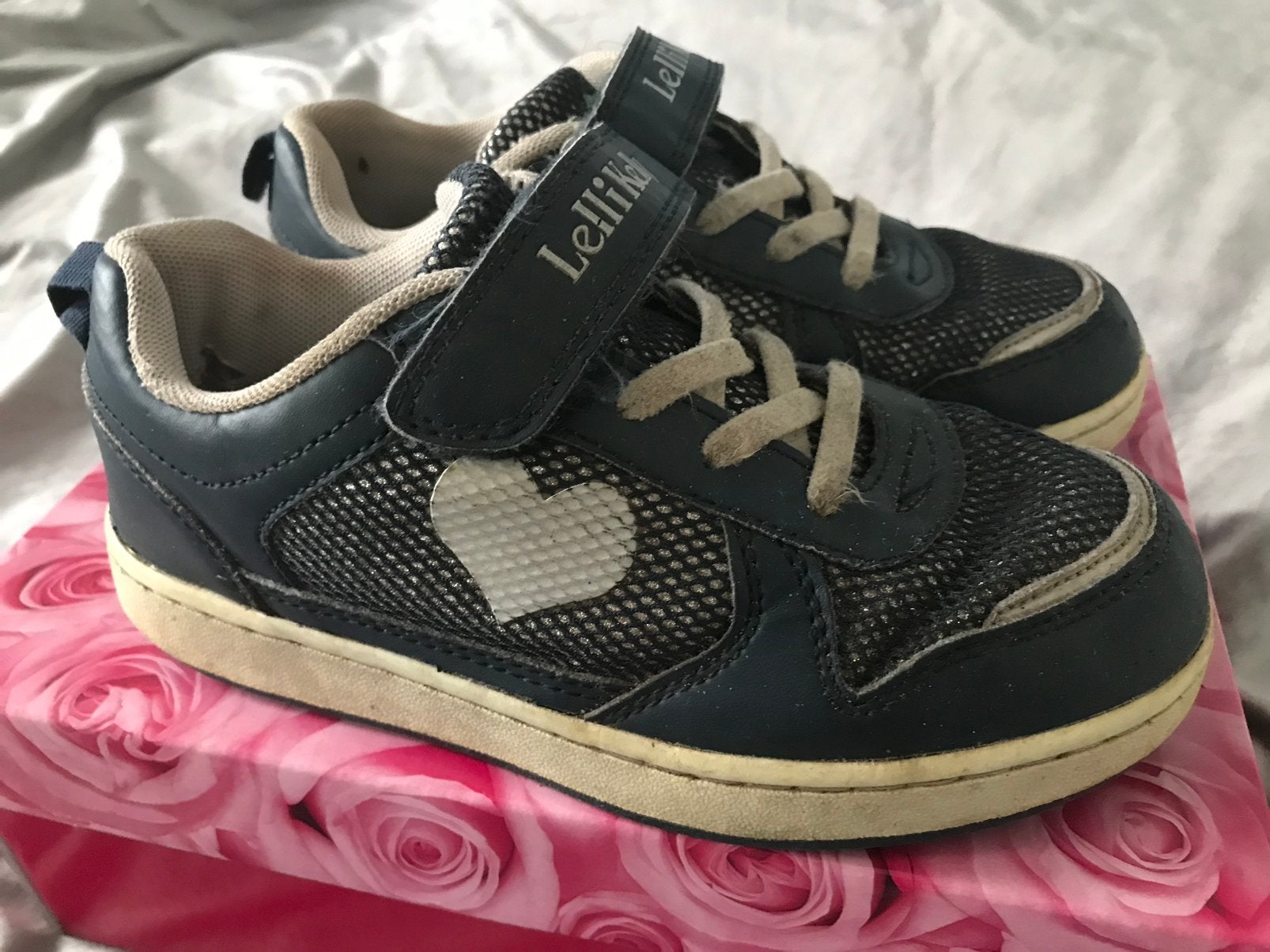 Blauw / zilveren schoenen mt 32 klittenband sneakers, Meisje, Schoenen, Ophalen of Verzenden, Zo goed als nieuw