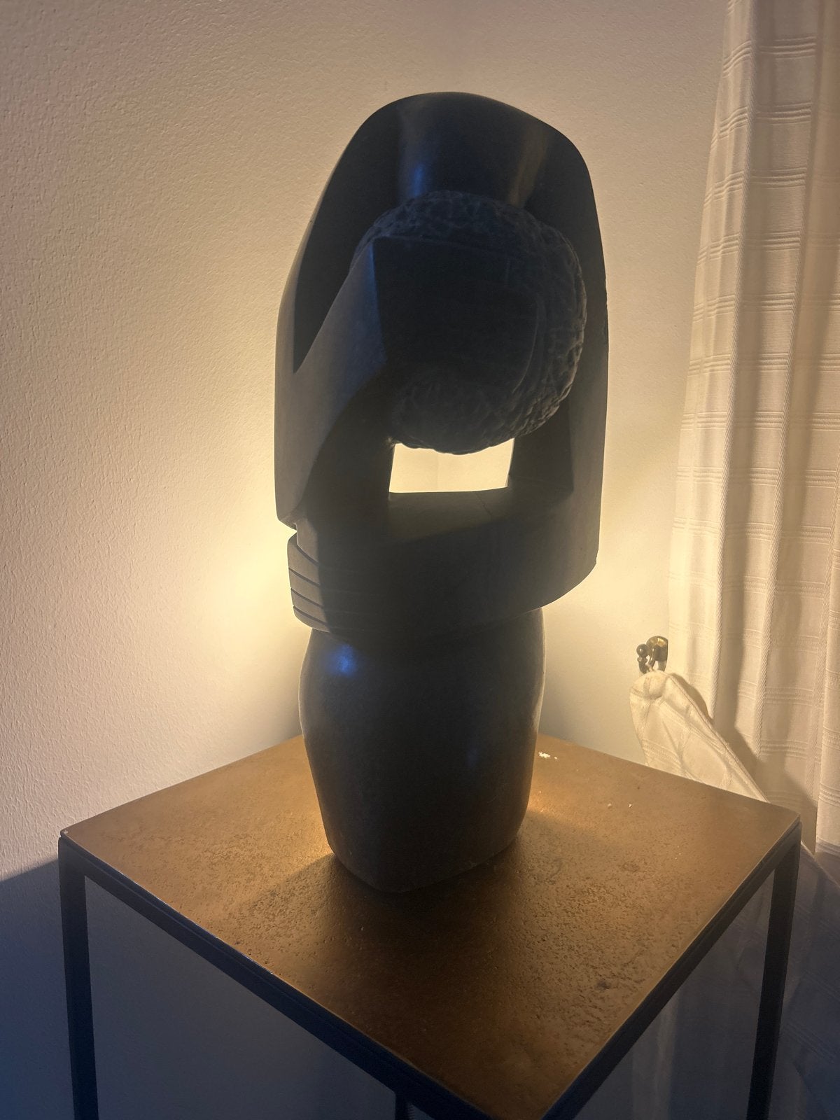 Gesigneerd E. Sango Beeld - 44 cm hoog, Ophalen, Steen of Keramiek, Beeld, Abstract
