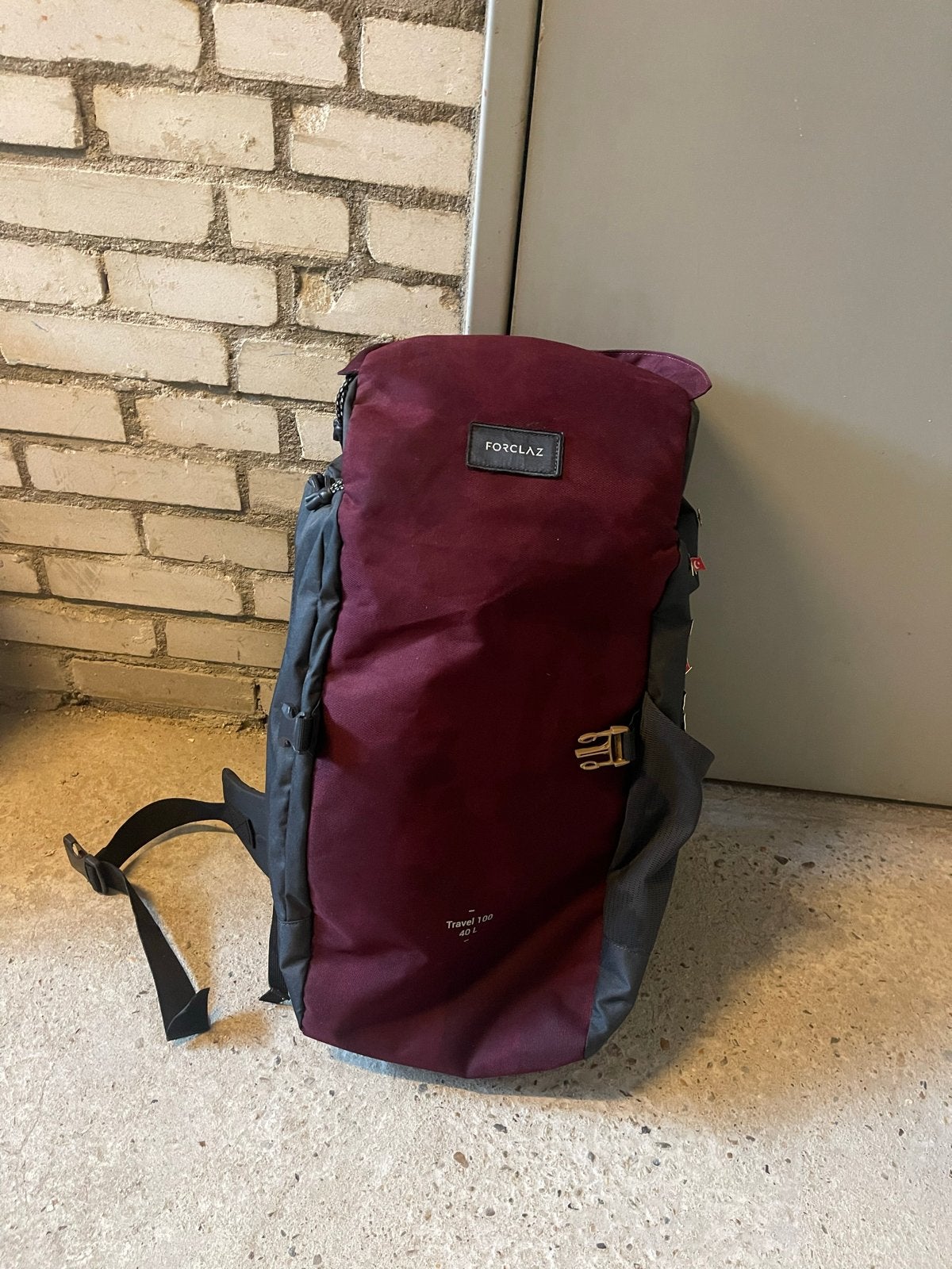 FORCLAZ Travel 100 40L Backpack (handbagage formaat), Sieraden, Tassen en Uiterlijk, Tassen | Rugtassen, 25 tot 40 cm, Zo goed als nieuw