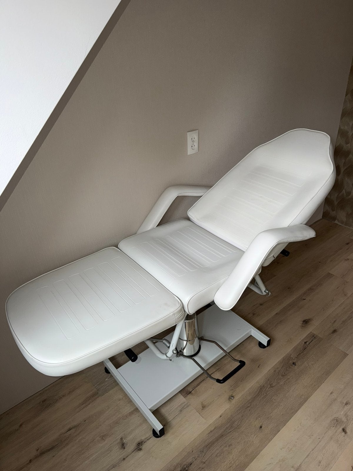 Behandelstoel, Ophalen, Zo goed als nieuw, Massagetafel