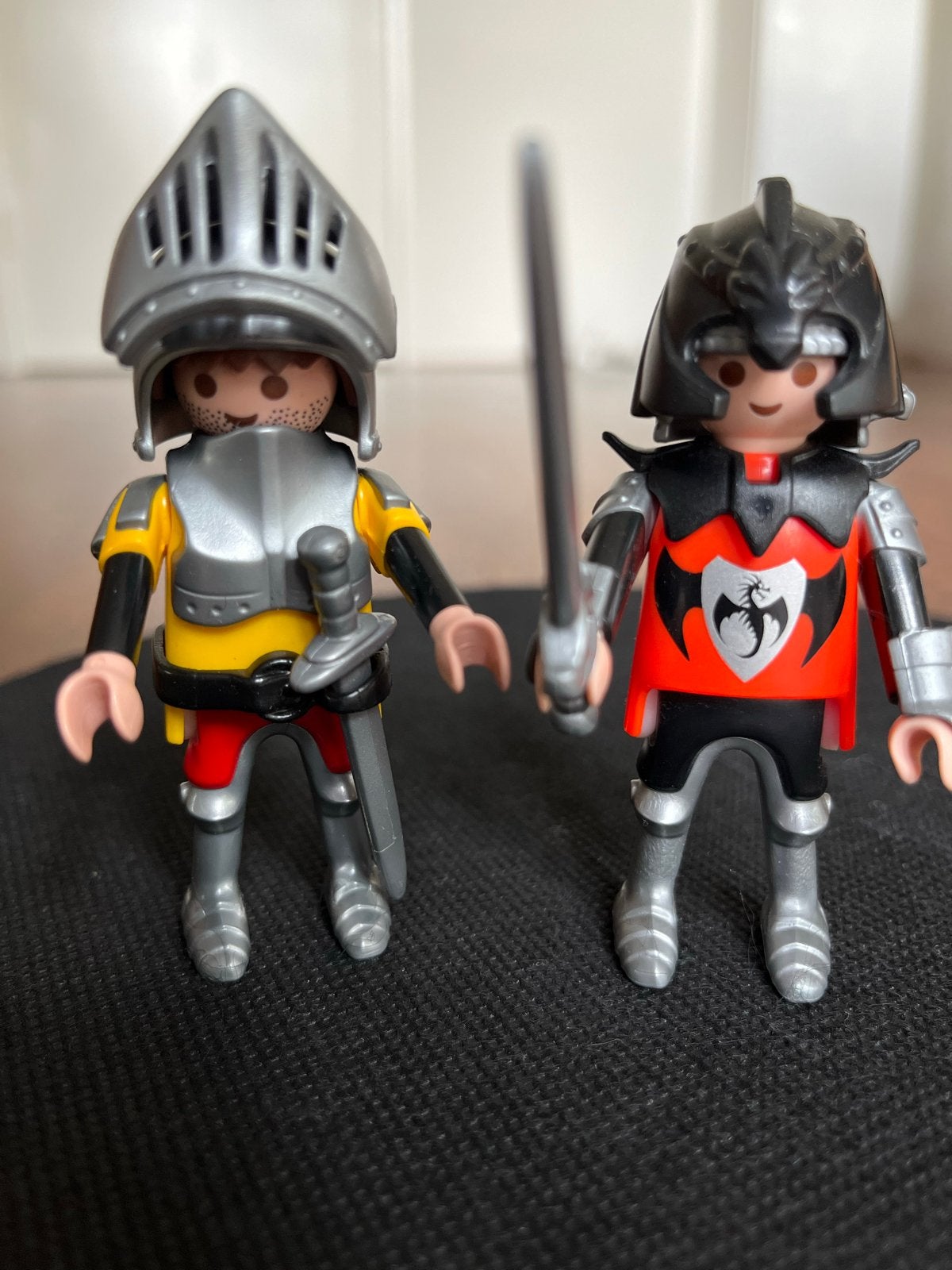 Playmobil Ridders Figuren - Zilveren en Rode Ridder, Complete set, Ophalen of Verzenden, Zo goed als nieuw, Knights