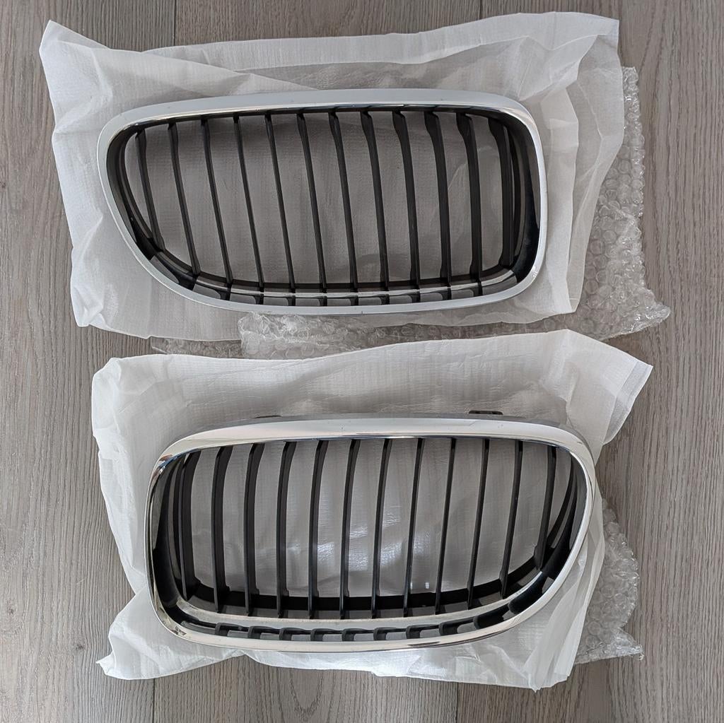Originele BMW E90 / E91 LCI (facelift) grillen nieren, Gebruikt, Voor, Ophalen of Verzenden, Bumper