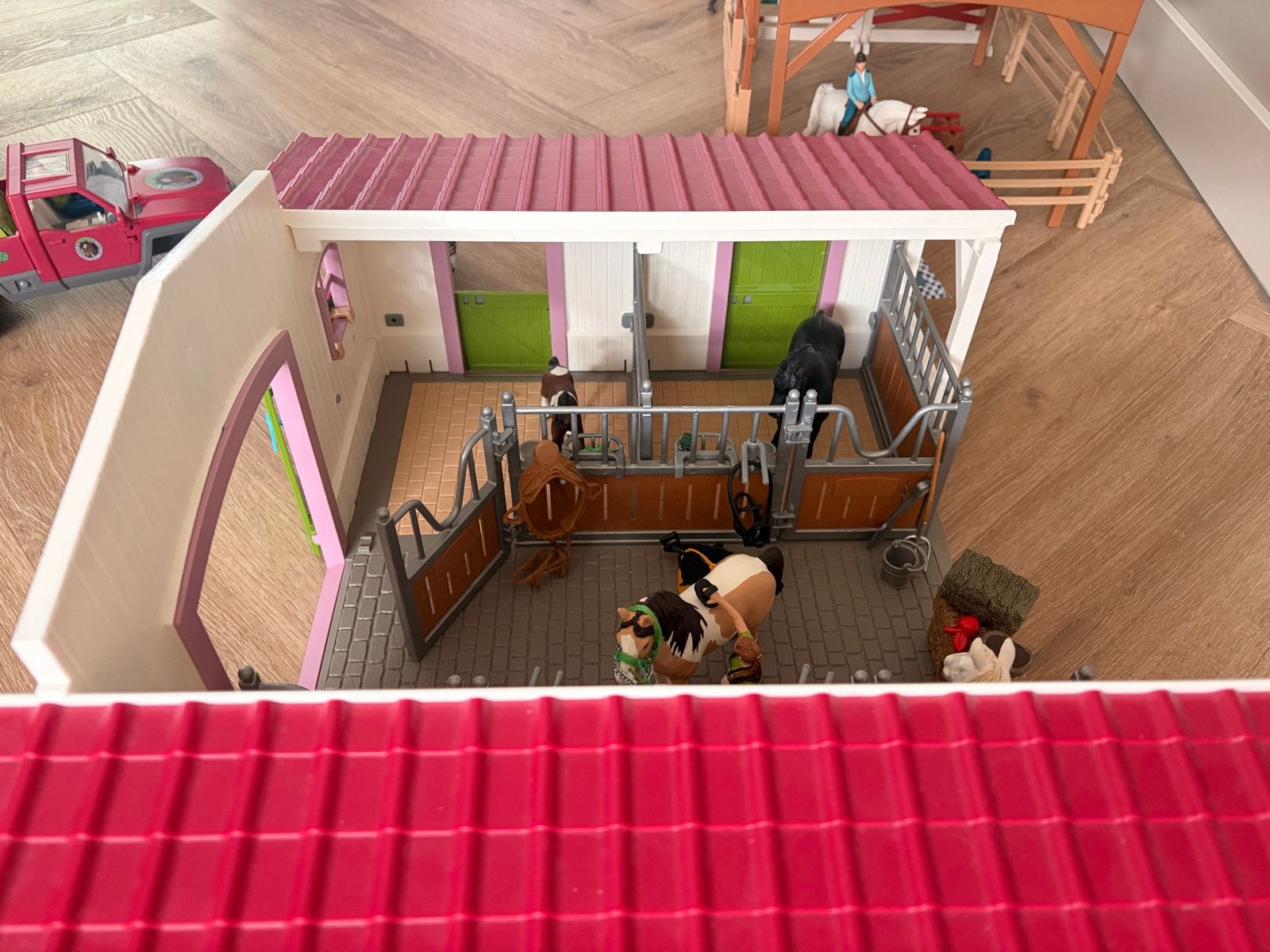 Schleich paarden manege met pick-up en accessoires, Ophalen, Gebruikt, Meisje