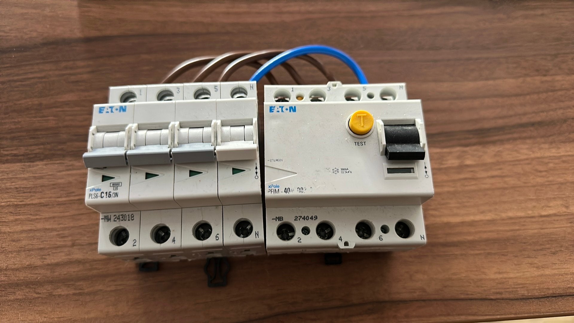 3 fase zekering met aardlek, Ophalen, Zo goed als nieuw, Eaton, Installatieautomaat