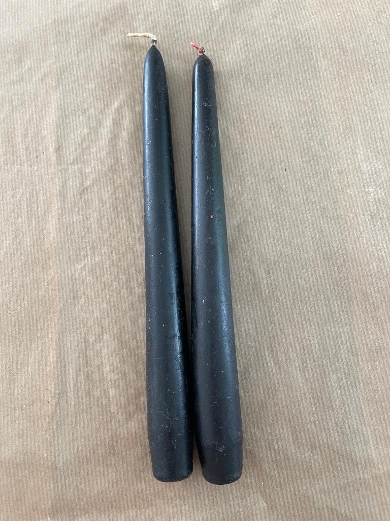 2 Kaarsen Kleur: Zwart Diameter: 1,7 cm Lengte: 25 cm Nieuw, Overige materialen, Zwart, Nieuw, Ophalen of Verzenden