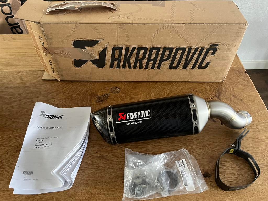 Gloednieuwe Akrapovic slip on Kawasaki Z900, Motoren, Ophalen of Verzenden, Nieuw
