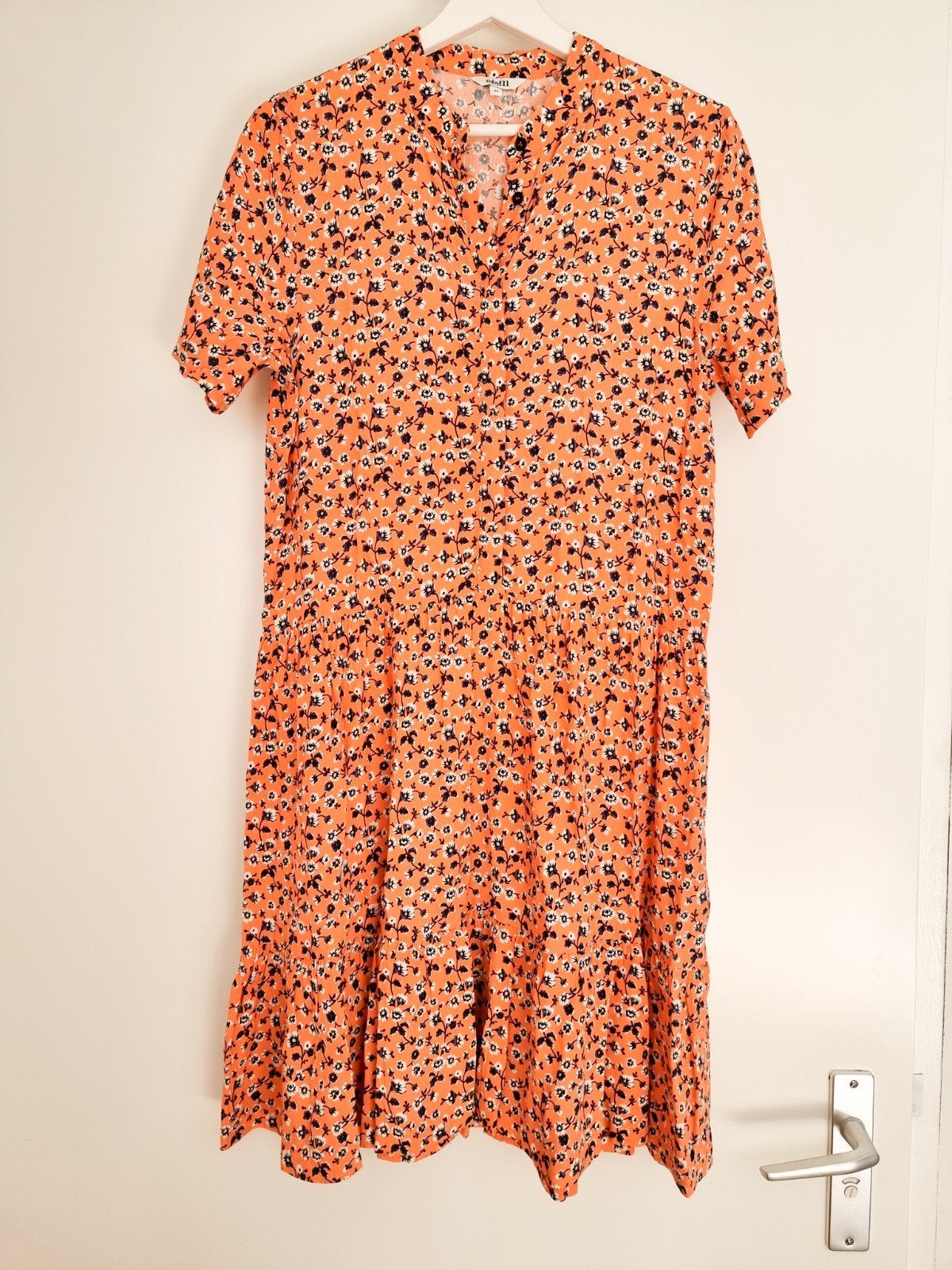 MbyM Lecia bloemenjurk oranje maat XS, Oranje, Ophalen of Verzenden, Zo goed als nieuw, Knielengte
