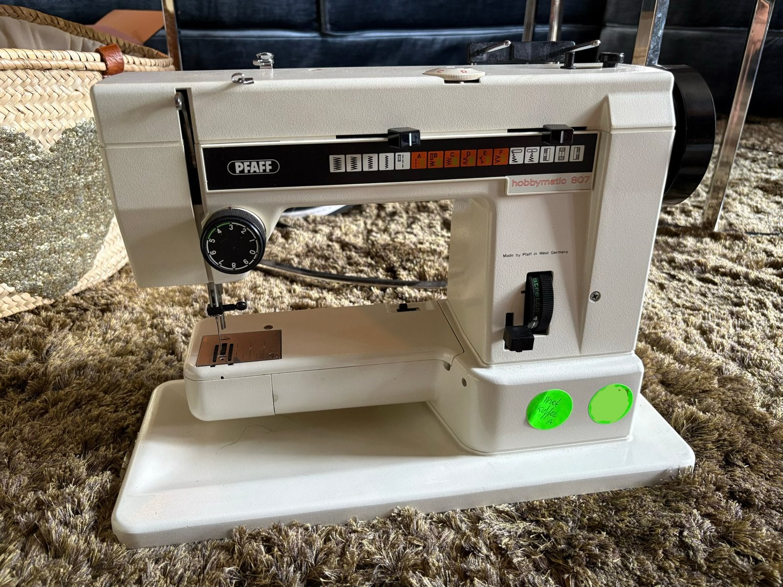 Pfaff Hobbymatic 807 Naaimachine met koffer en voet, Hobby en Vrije tijd, Naaimachines en Toebehoren, Ophalen, Gebruikt, Naaimachine