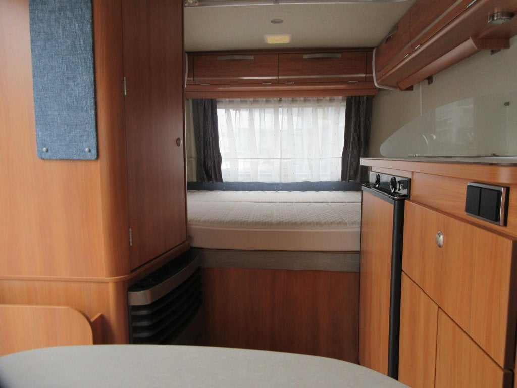 Eriba Touring 310 ZEER COMPACT, MET HEFDAK, Kleine zit, Kachel, Eriba, Dwarsbed