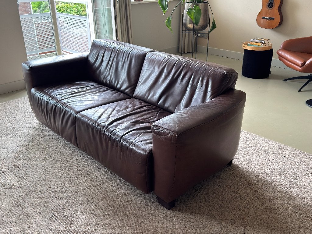 Donkerbruin leren 2,5 zits bank Tarra Saddle Tarpan, Huis en Inrichting, Ophalen, Strak modern, Gebruikt, Driepersoons
