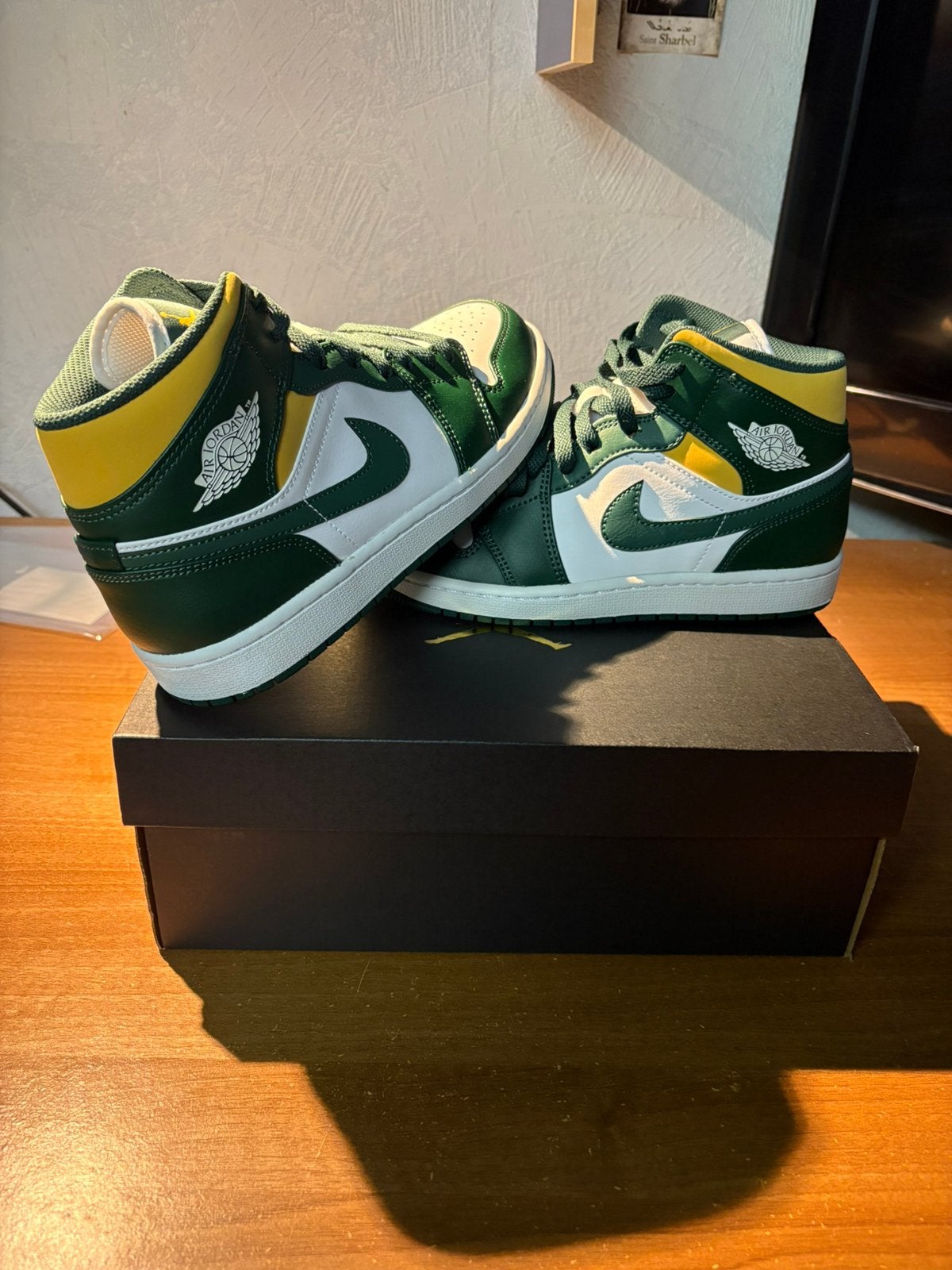 Originele Nike air Jordan 1 mid, Ophalen of Verzenden, Zo goed als nieuw, Overige kleuren