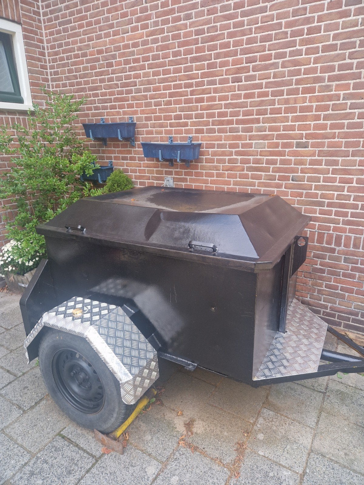 Dieseltank op aanhanger met handpomp en verlichting, Ophalen