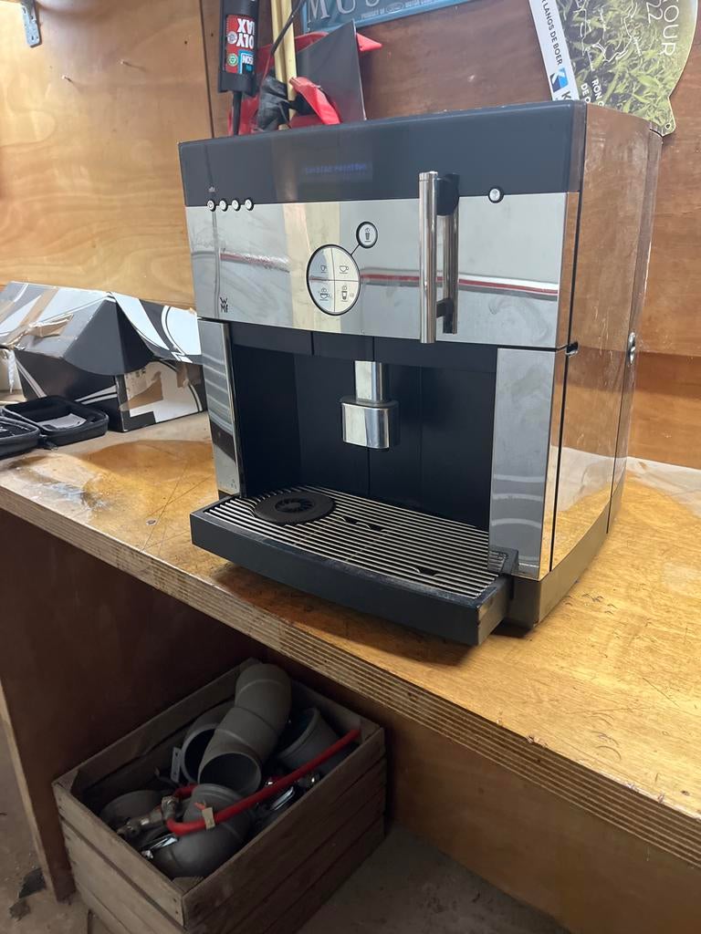 Koffiemachine wmf - defect (kapot en lek), Afneembaar waterreservoir, 10 kopjes of meer, Koffiemachine, Niet werkend