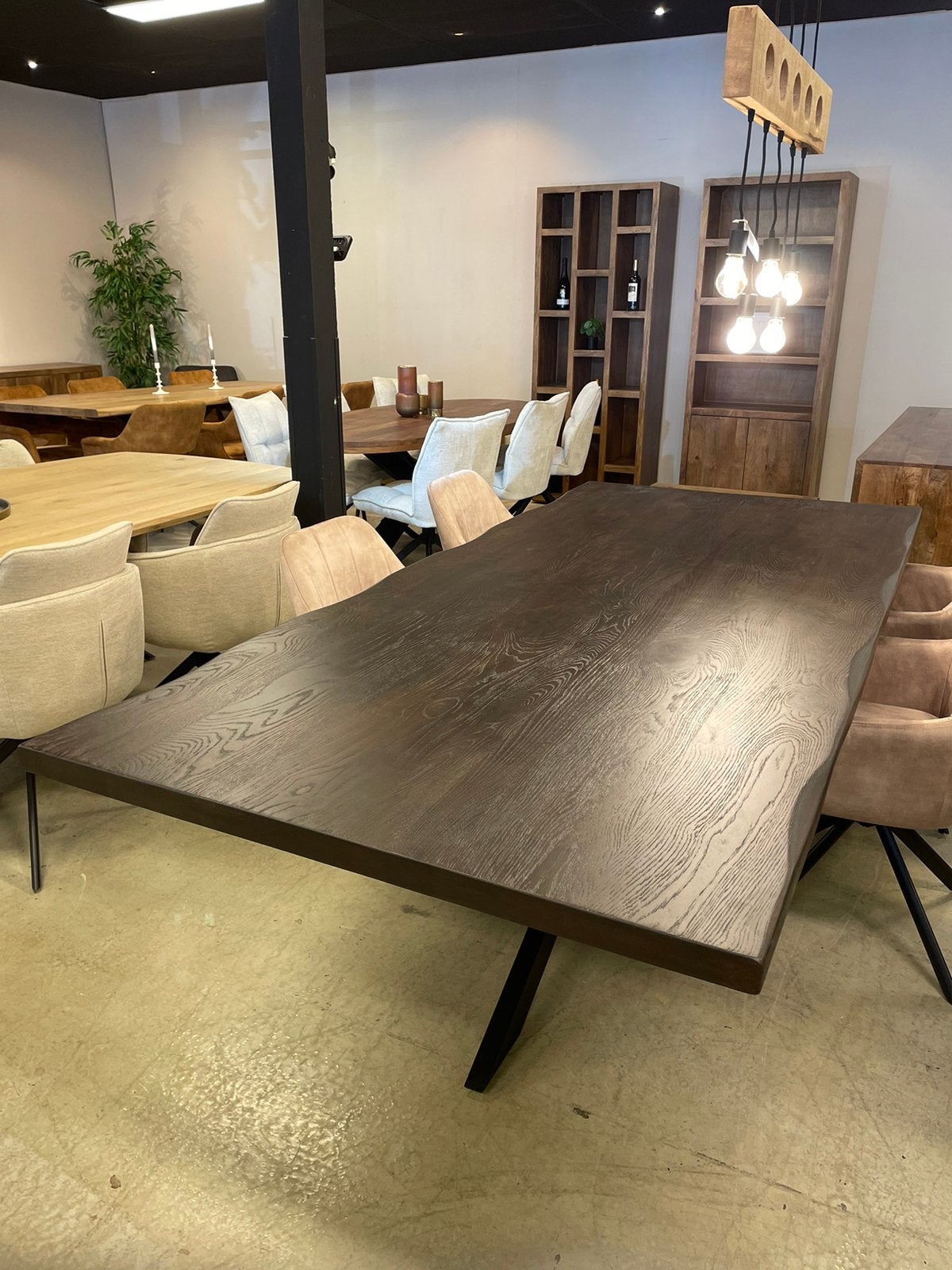 LEEGVERKOOP MASSIEF EIKEN WALNOOT DONKERBRUIN 995 SPINPOOT, Huis en Inrichting, Stoelen, Nieuw, Vijf, Zes of meer stoelen, Metaal