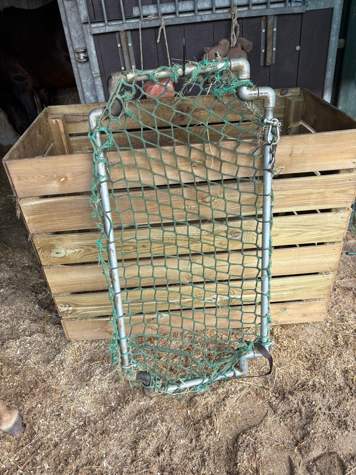 Haybar groot met slowfeeder rek, Ophalen, Gebruikt