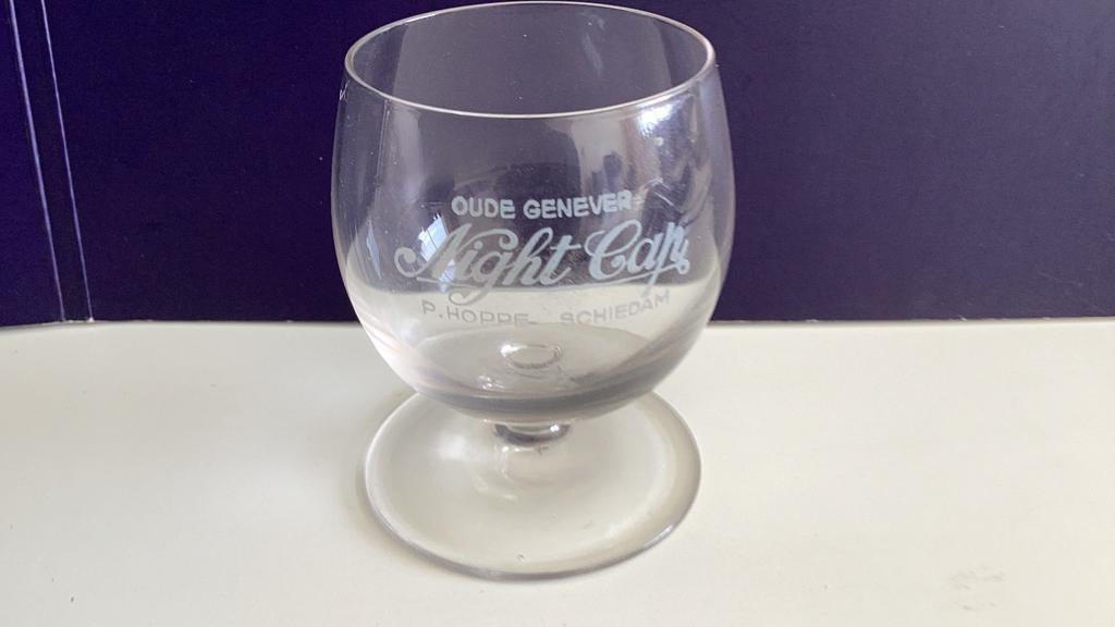 Borrelglas NIGHT CAP Oude Genever Schiedam, Verzamelen, Glas en Borrelglaasjes, Zo goed als nieuw, Borrel- of Shotglas, Ophalen of Verzenden