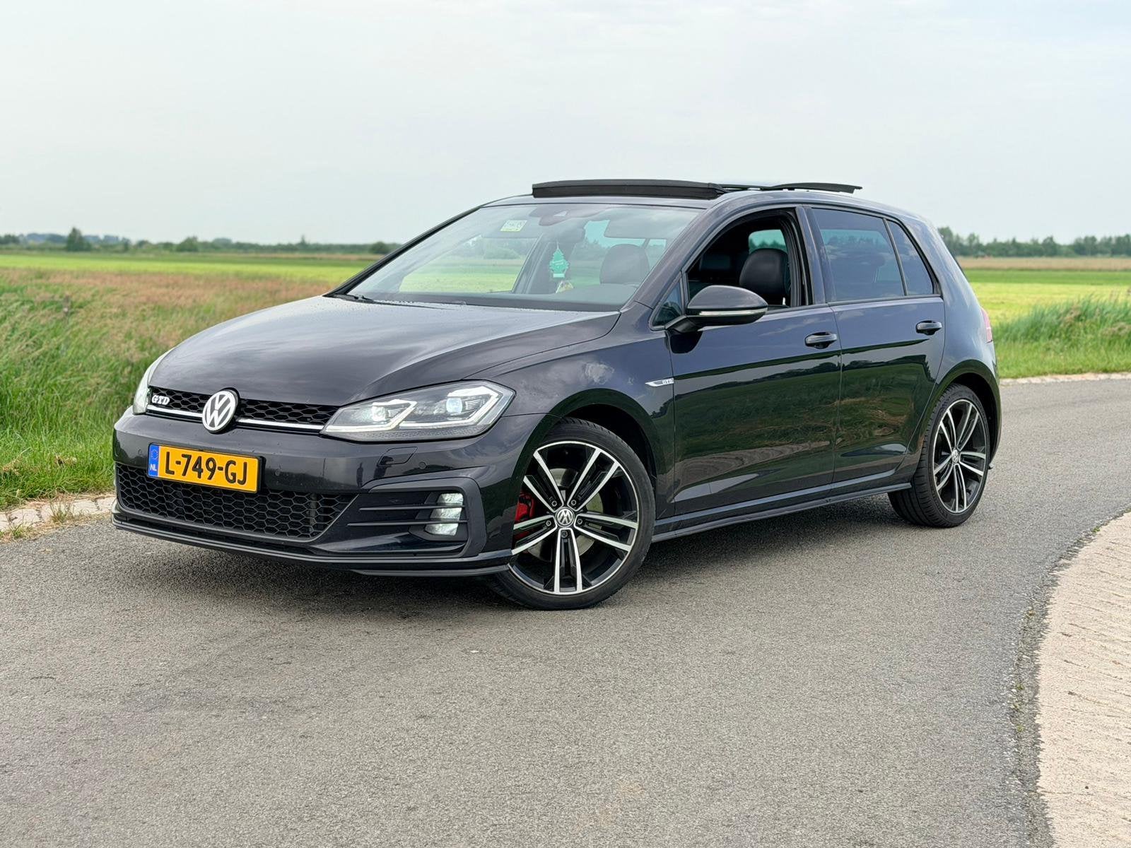 Volkswagen Golf 2.0 TDI 135KW 5D DSG 2017 Zwart, Auto's, Zwart, Leder, Diesel, 140 €/maand
