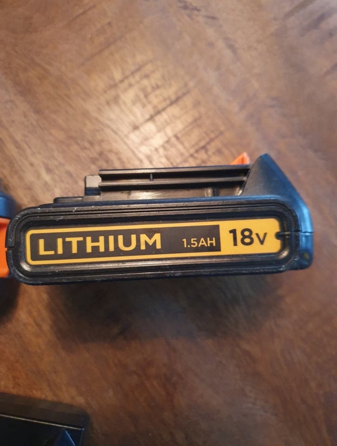 2x lithium 18V 1,5Ah black en decker accu + oplader, Ophalen of Verzenden, Zo goed als nieuw