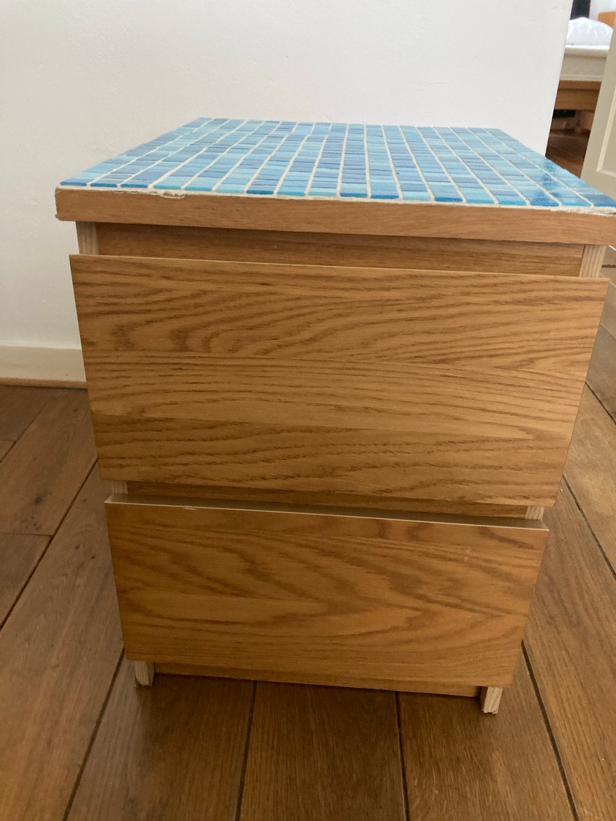 Nachtkastje/Bijzettafel met mozaïek blad, Ophalen, Gebruikt, Minder dan 45 cm, 55 tot 70 cm