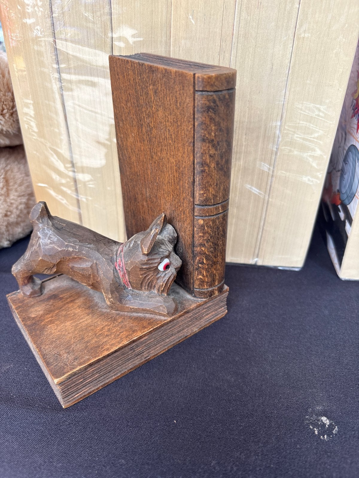 Vintage houten boekensteun met hondje, Ophalen of Verzenden