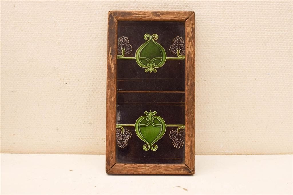 2 stuks wandtegels in een houten lijstje 47625