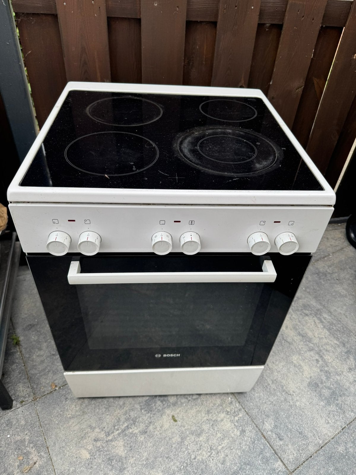 Bosch fornuis, Witgoed en Apparatuur, Fornuizen, Ophalen, Grill, 4 kookzones, Zo goed als nieuw