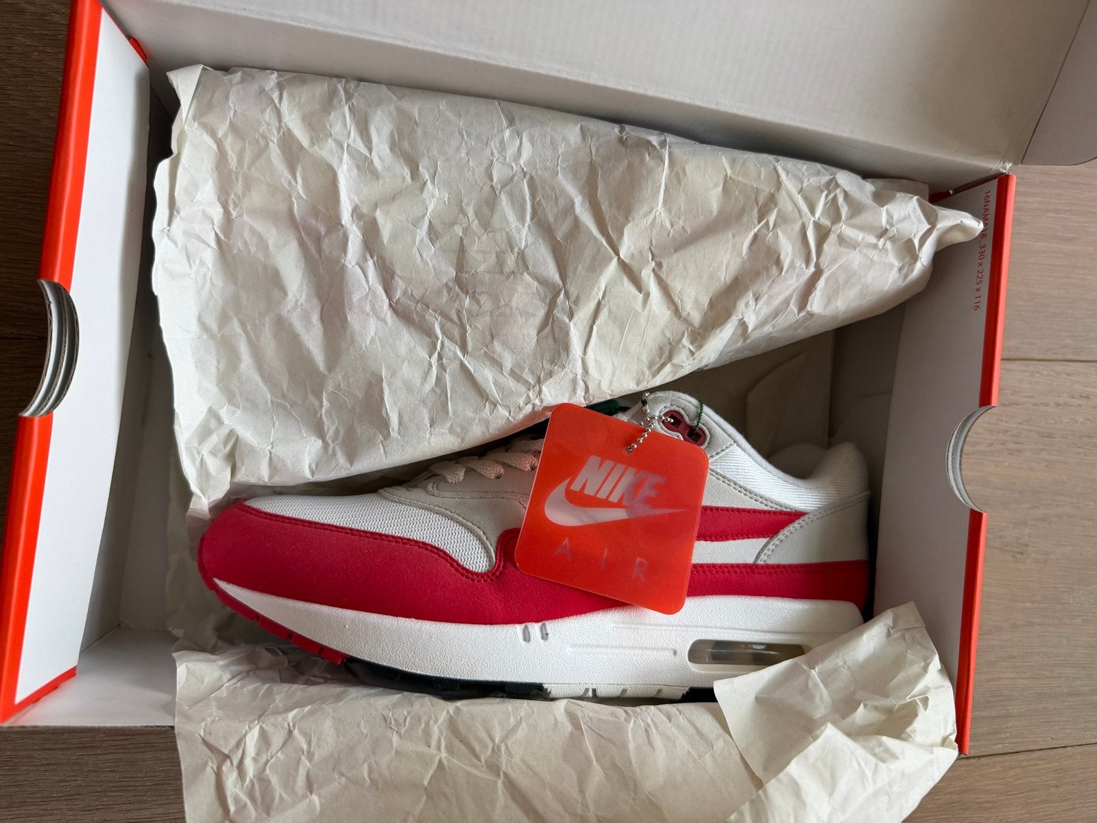 Nike Air Max 1 Anniversary Red 42.5 2018 release, Wit, Nieuw, Ophalen of Verzenden, Sneakers of Gympen