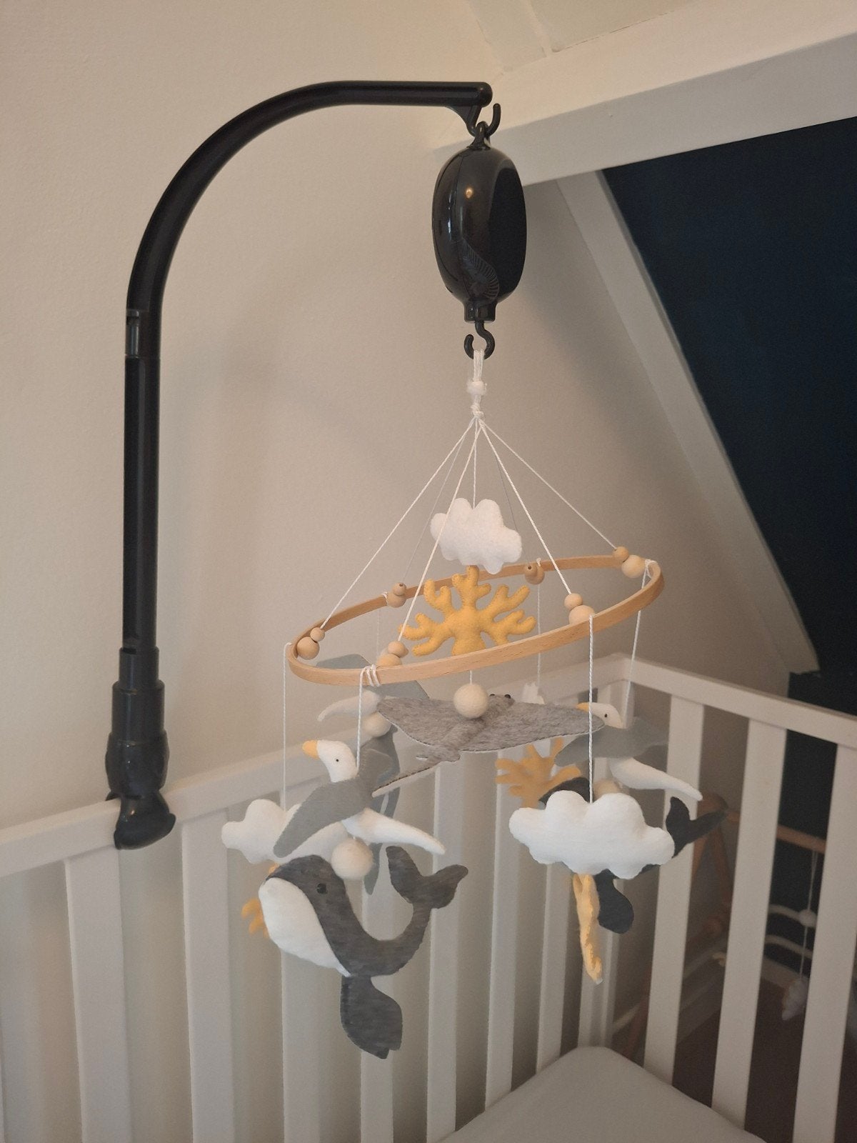 Muziek mobiel met vilten hangers en draaifunctie, Ophalen, Zo goed als nieuw, Mobiel, Met geluid