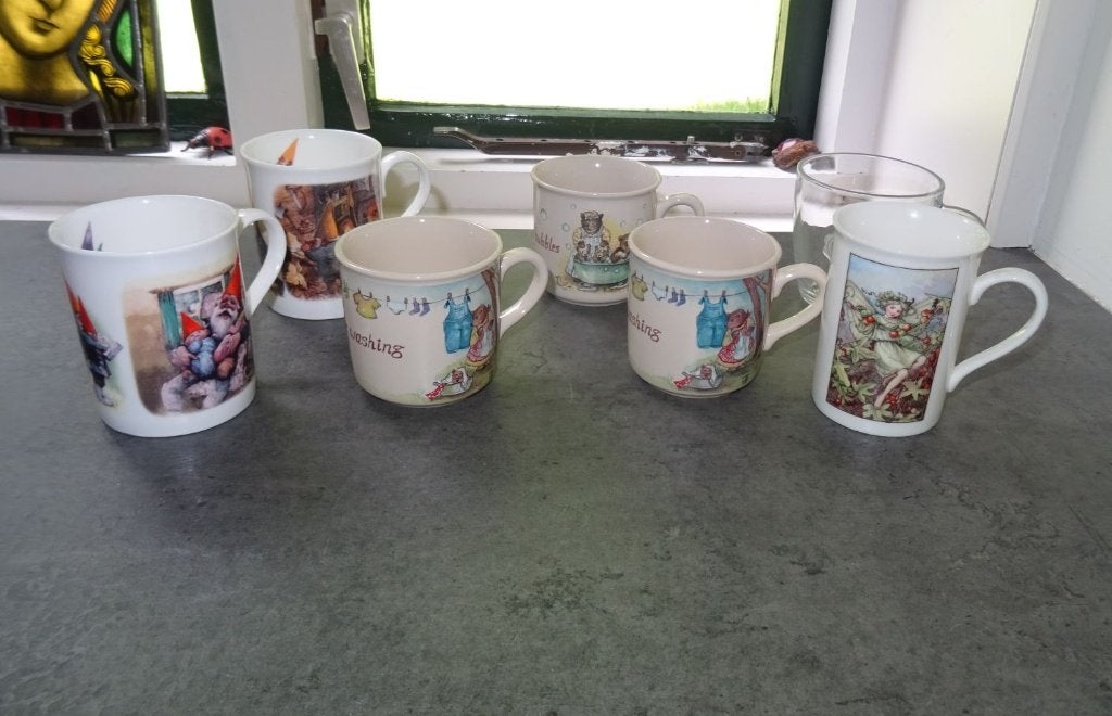 Douwe Egberts, mokken/bekers., Ophalen of Verzenden, Zo goed als nieuw, Overige stijlen, Kop(pen) en/of Schotel(s)