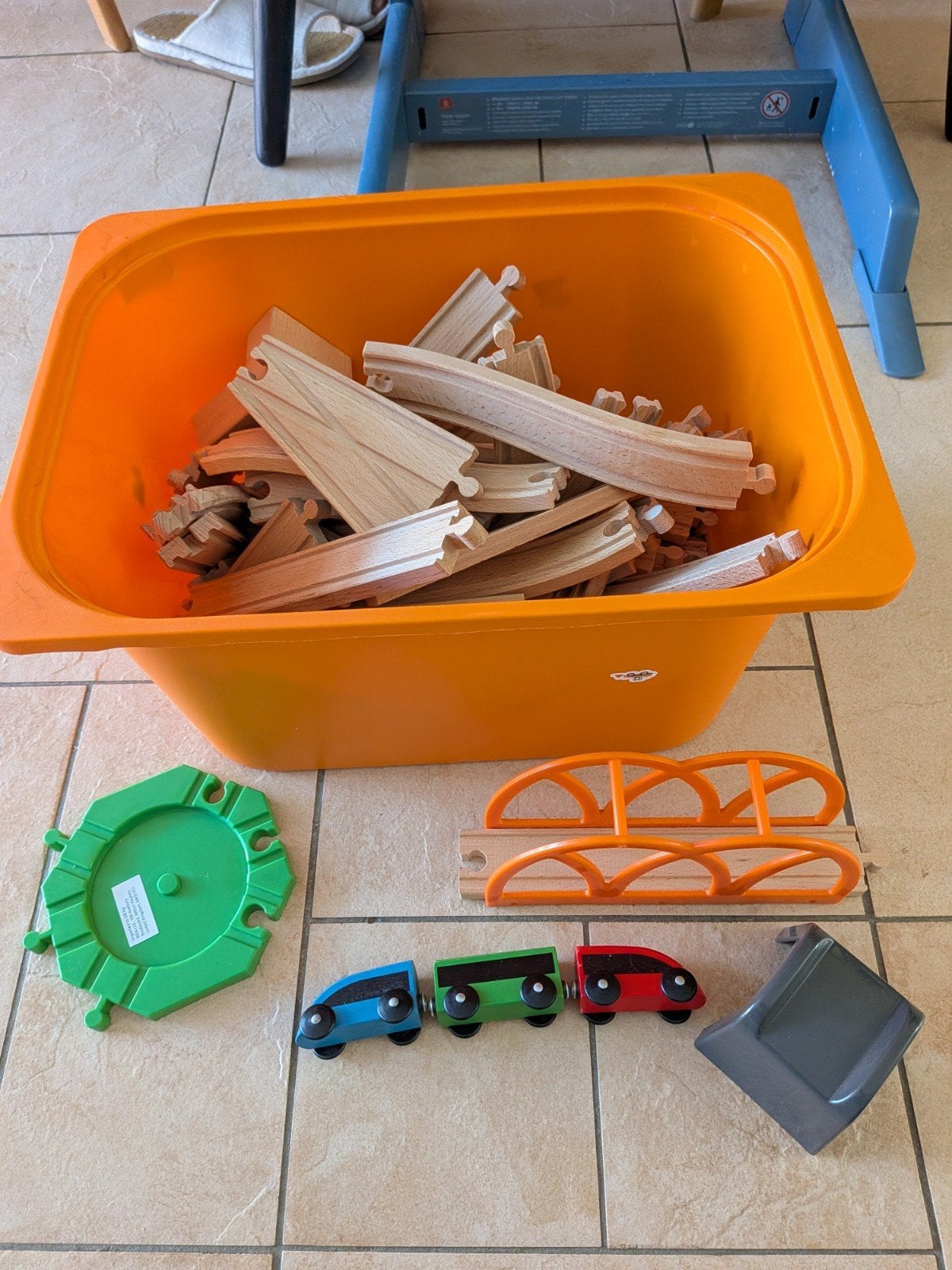 Grote partij Ikea LILLABO houten treinrails en accessoires, Kinderen en Baby's, Speelgoed | Houten speelgoed, Ophalen, Gebruikt