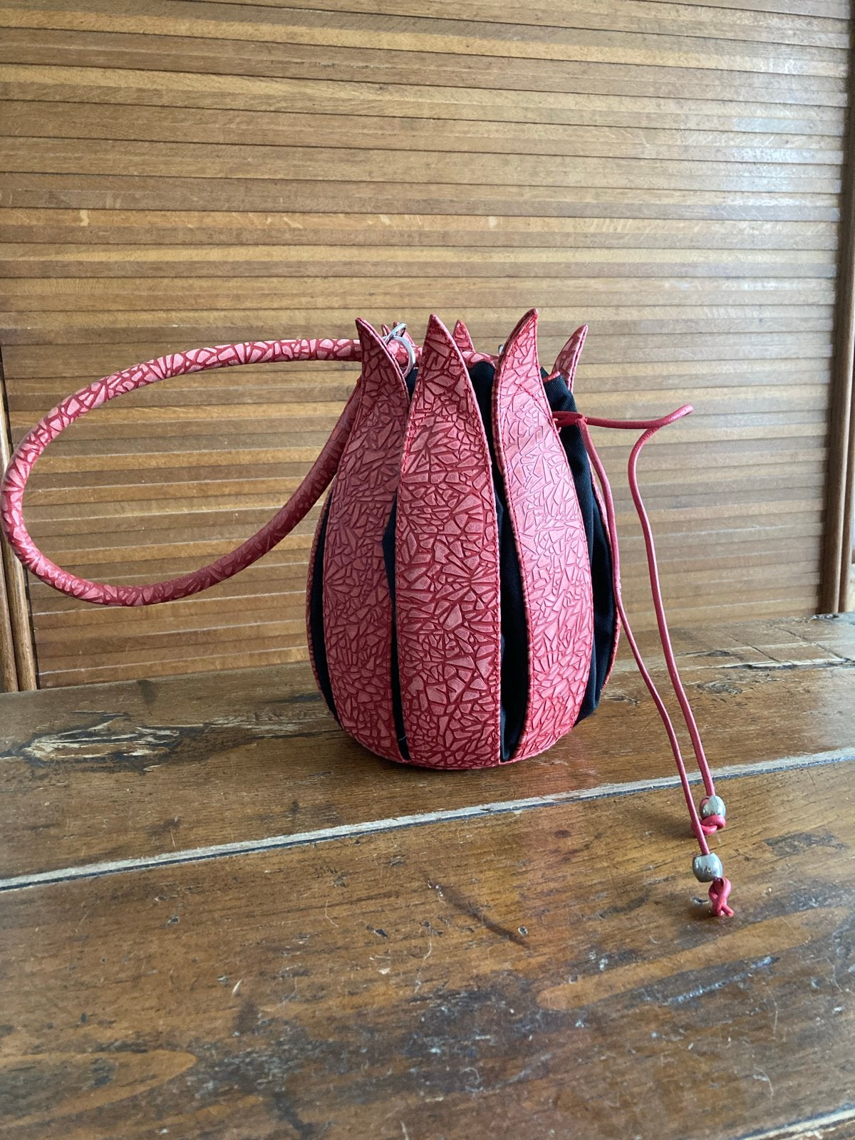 Bylin Design Tas Tulip - Unieke Rode Handtas, Sieraden, Tassen en Uiterlijk, Tassen | Damestassen, Ophalen of Verzenden, Gebruikt