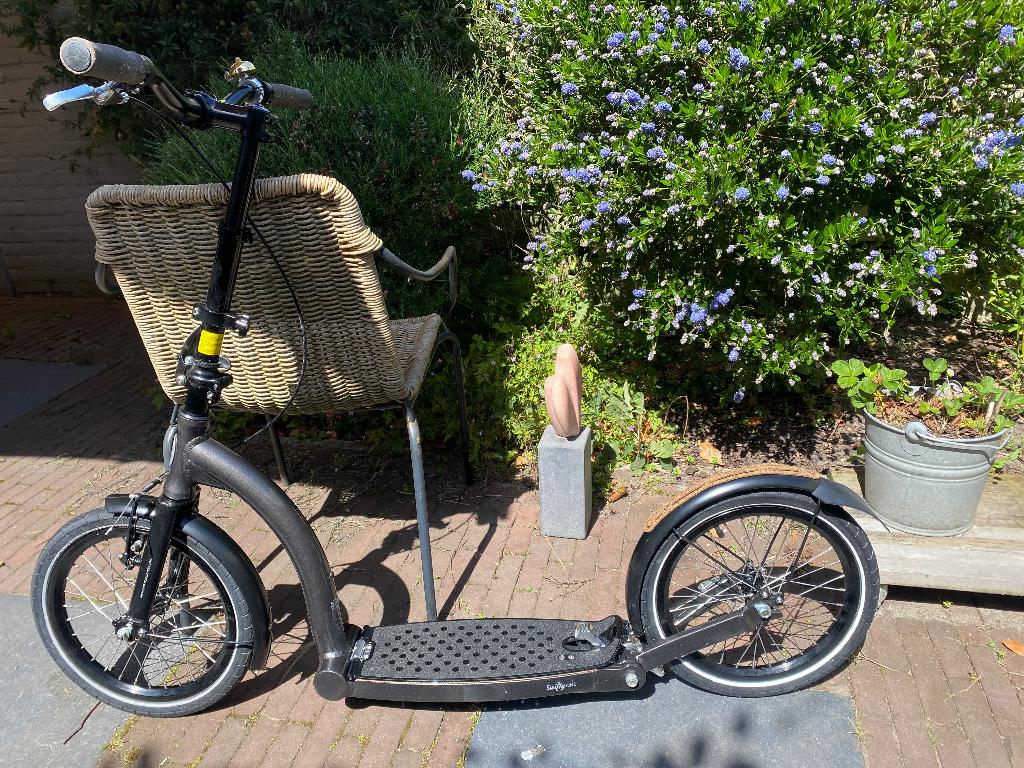 Te koop: Swiftyone step met luchtbanden, Fietsen en Brommers, Steps, Ophalen, Zo goed als nieuw, Kickbike, Kick Bike Swifty Zero MK2, Forest Green