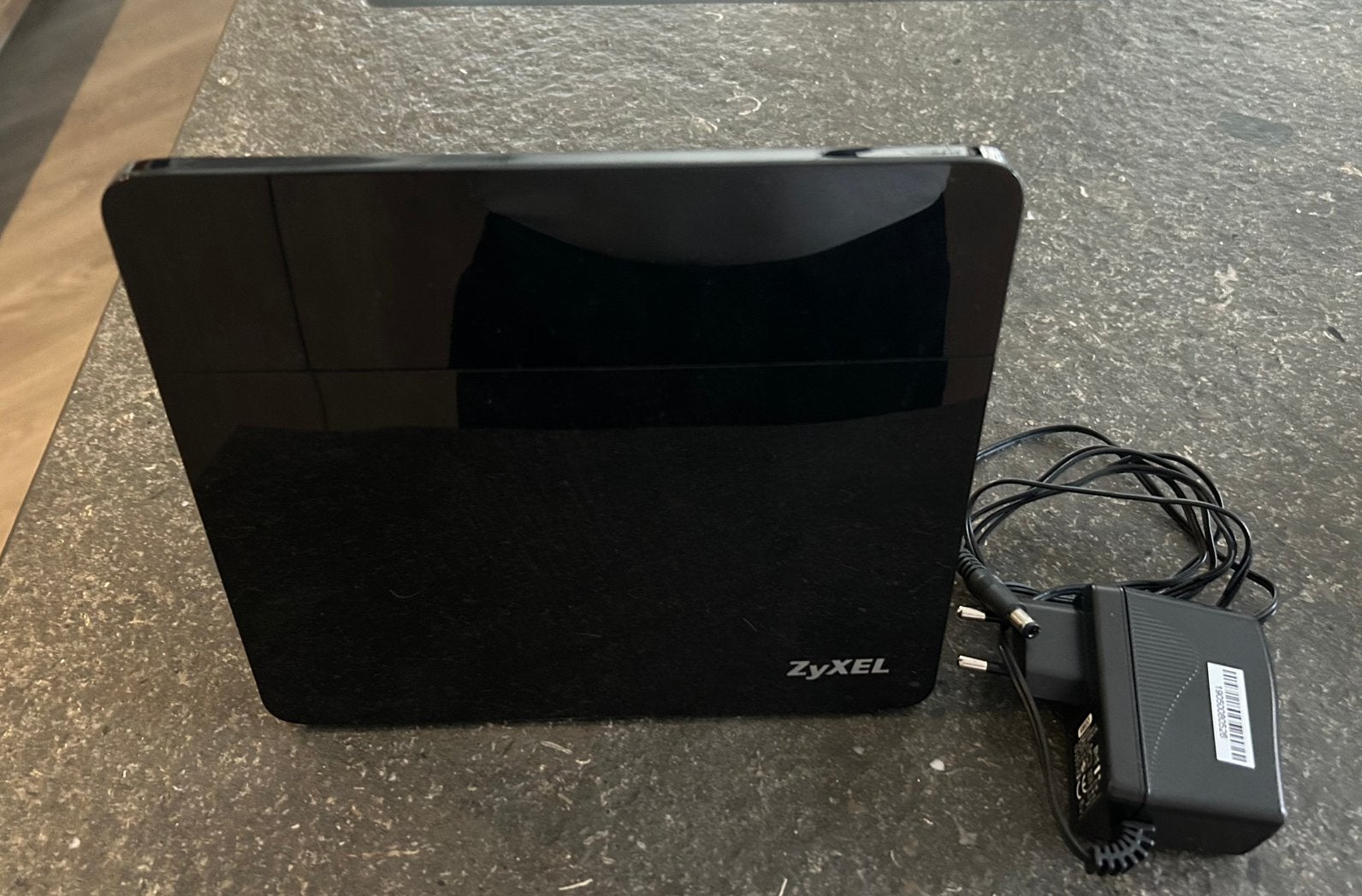 Zyxel internetmodem/router, Computers en Software, Routers en Modems, Zo goed als nieuw, Ophalen of Verzenden