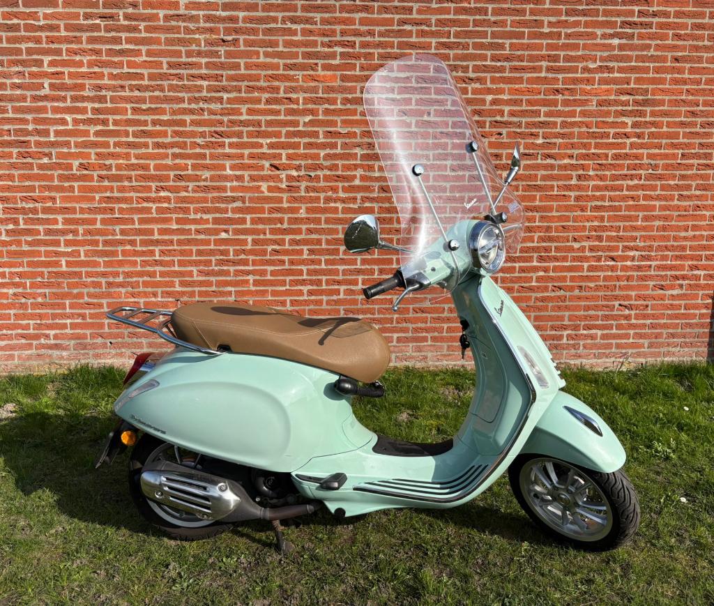 Vespa PRIMAVERA-50 2022, Fietsen en Brommers, Scooters | Vespa, Ophalen, Overige modellen, 49 cc, Zo goed als nieuw