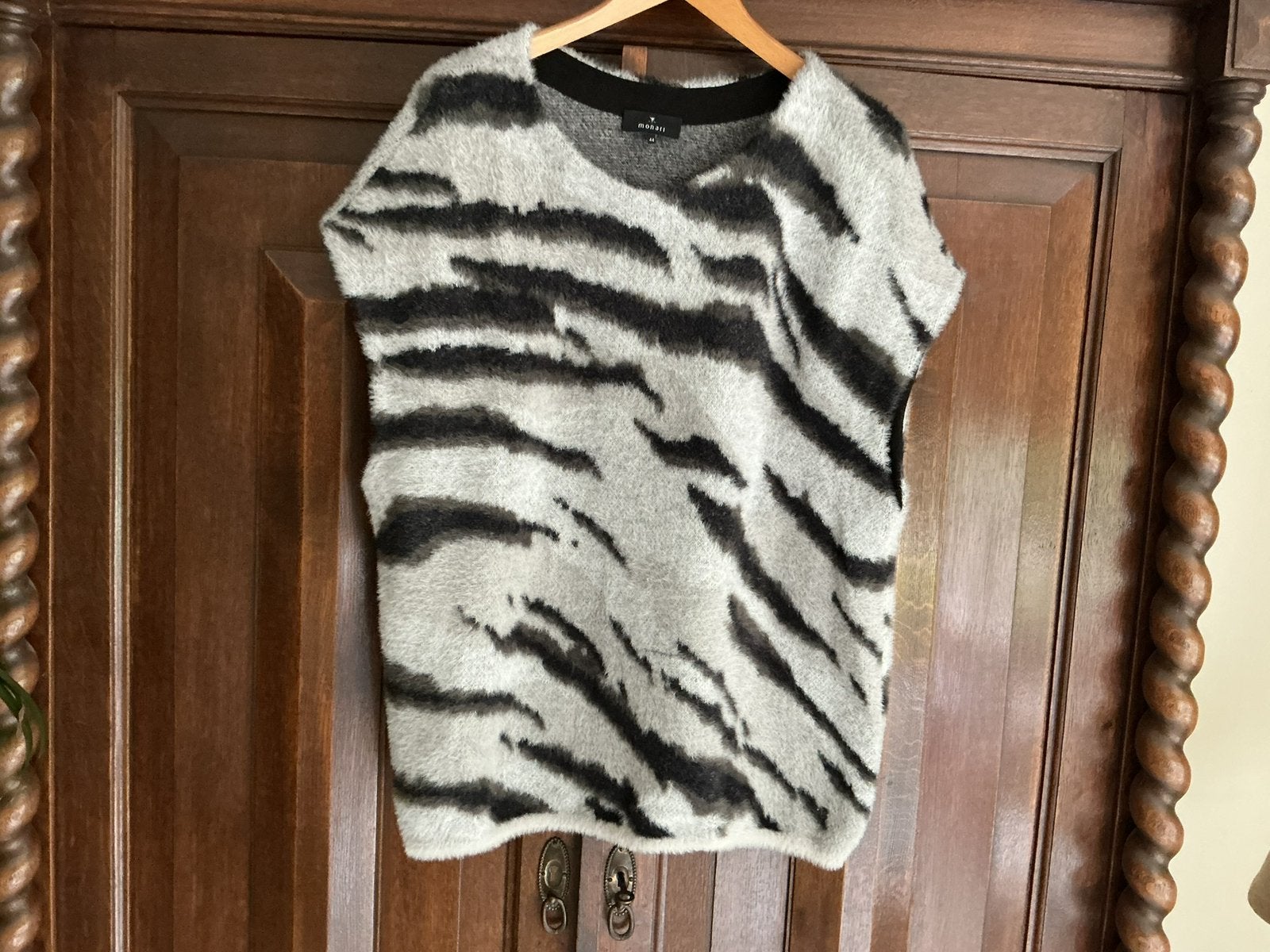Monari  spencer met mt 44, Ophalen of Verzenden, Zo goed als nieuw, Maat 42/44 (L), Meerkleurig
