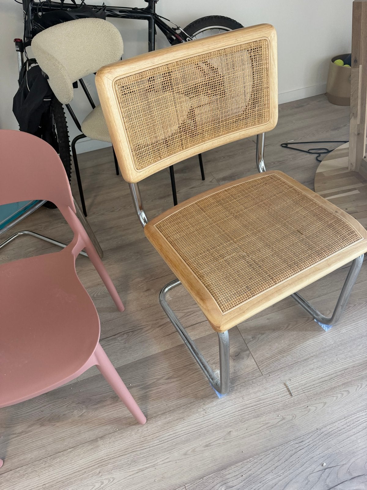Rotan stoel met chromen frame, Ophalen, Gebruikt, Bruin, Eén