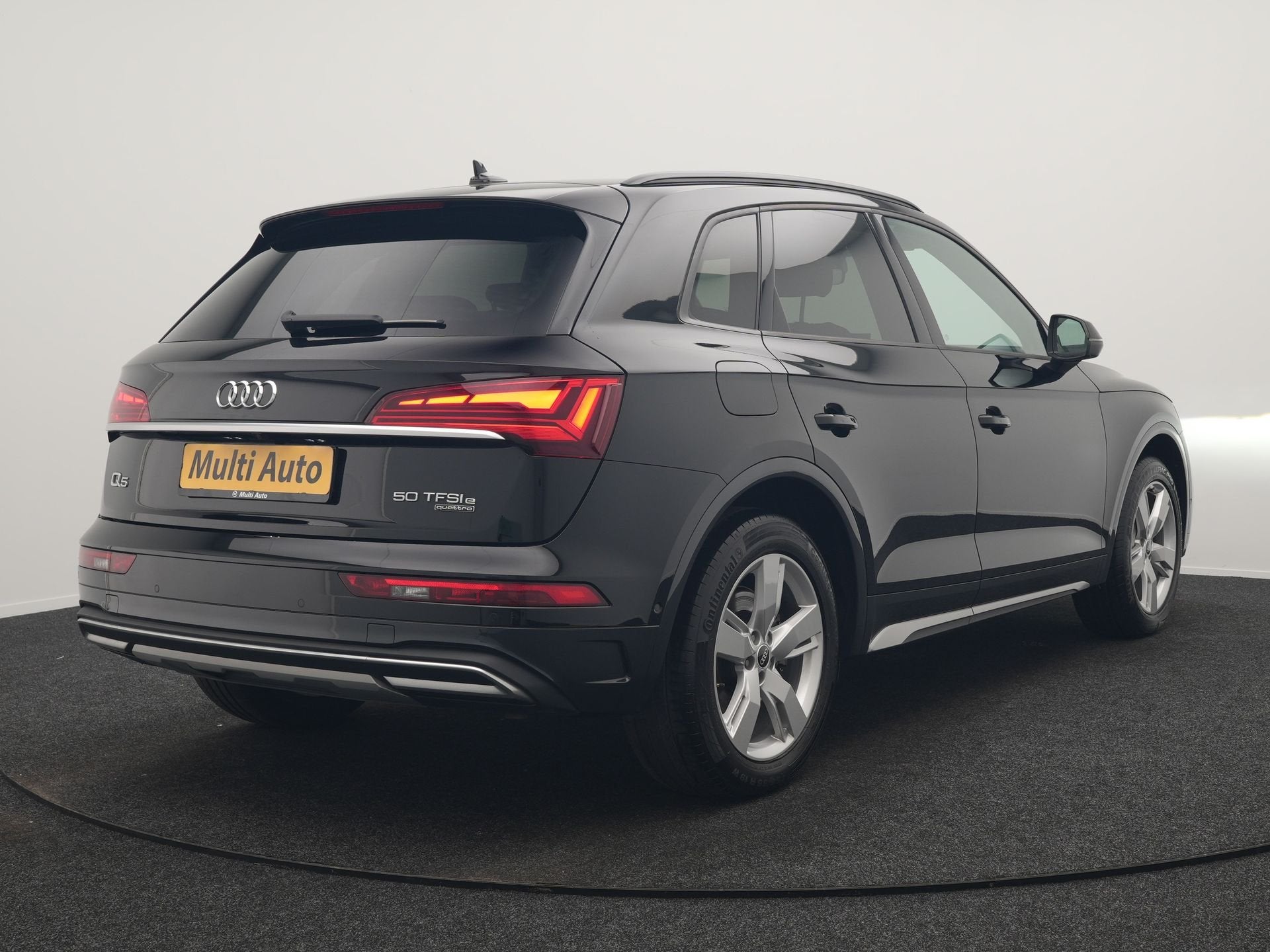 Audi Q5 50 TFSI e S Line FACELIFT PHEV 300pk Dealer O.H. | L, Automaat, Gebruikt, Zwart, 4 cilinders