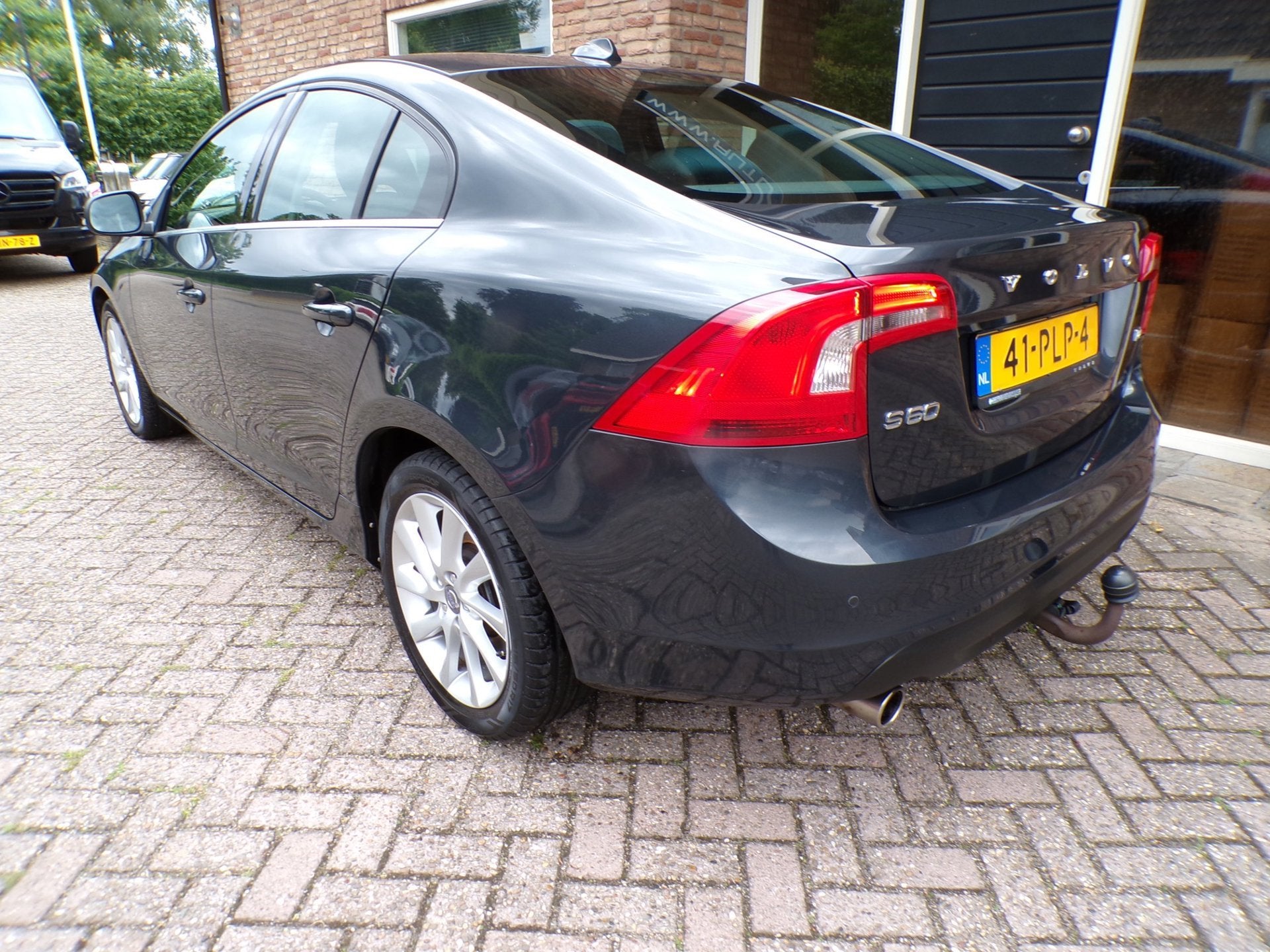 Volvo S60 1.6 T4 Kinetic Automaat, Stof, Gebruikt, Zwart, 4 cilinders