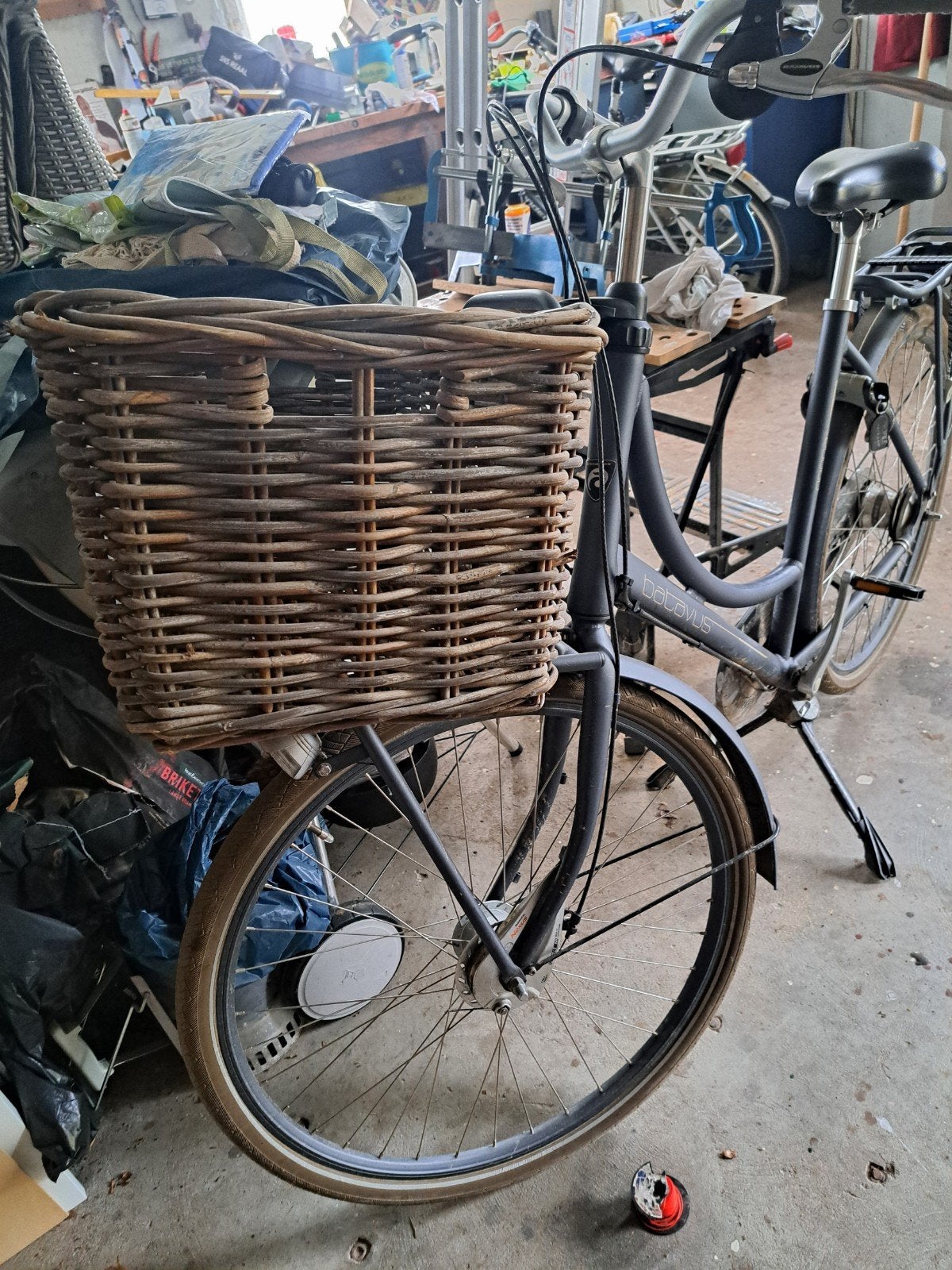 Batavus damesfiets met mand - Gebruikt, Velgrem, Batavus, Versnellingen, Ophalen of Verzenden