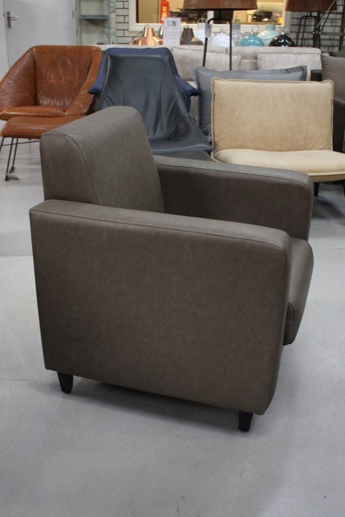 Mooie bruine fauteuil kunstleder skai, Ophalen, Gebruikt, 50 tot 75 cm, Leer