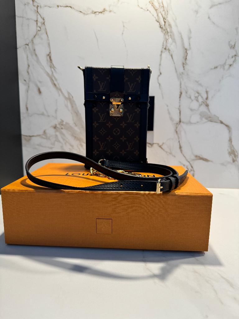 Louis Vuitton Pochette Trunk Vertical, Ophalen of Verzenden, Nieuw, Bruin, Schoudertasje