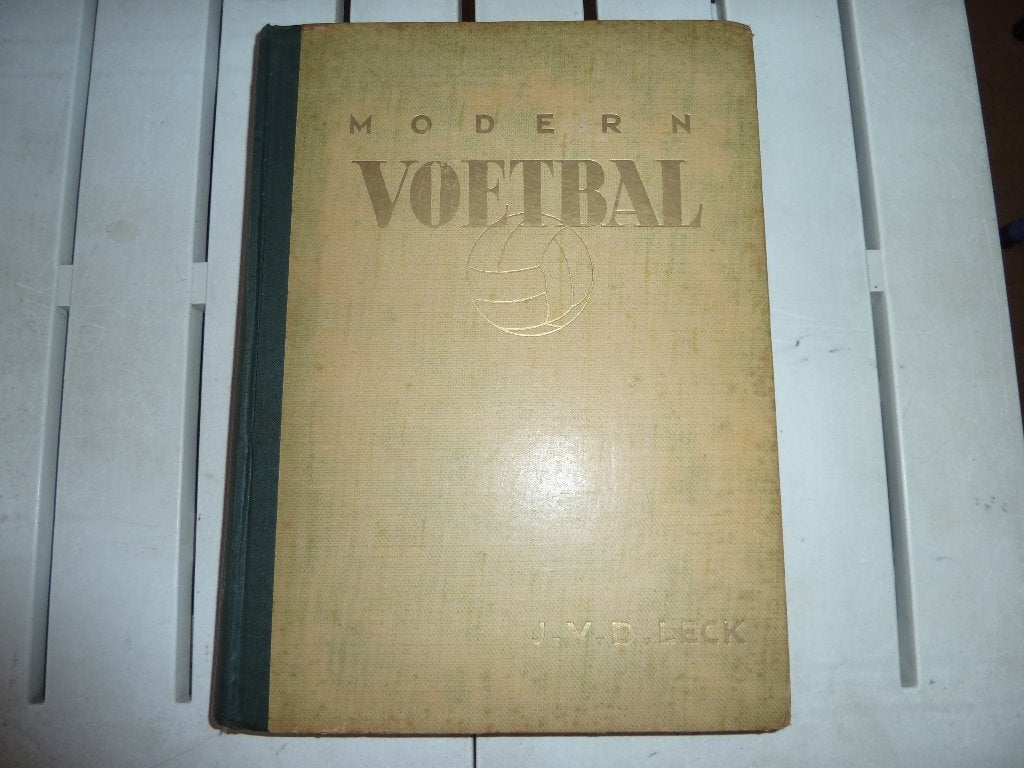 Modern Voetbal door J. van der Leck, Ophalen of Verzenden, Gebruikt, Boek of Tijdschrift