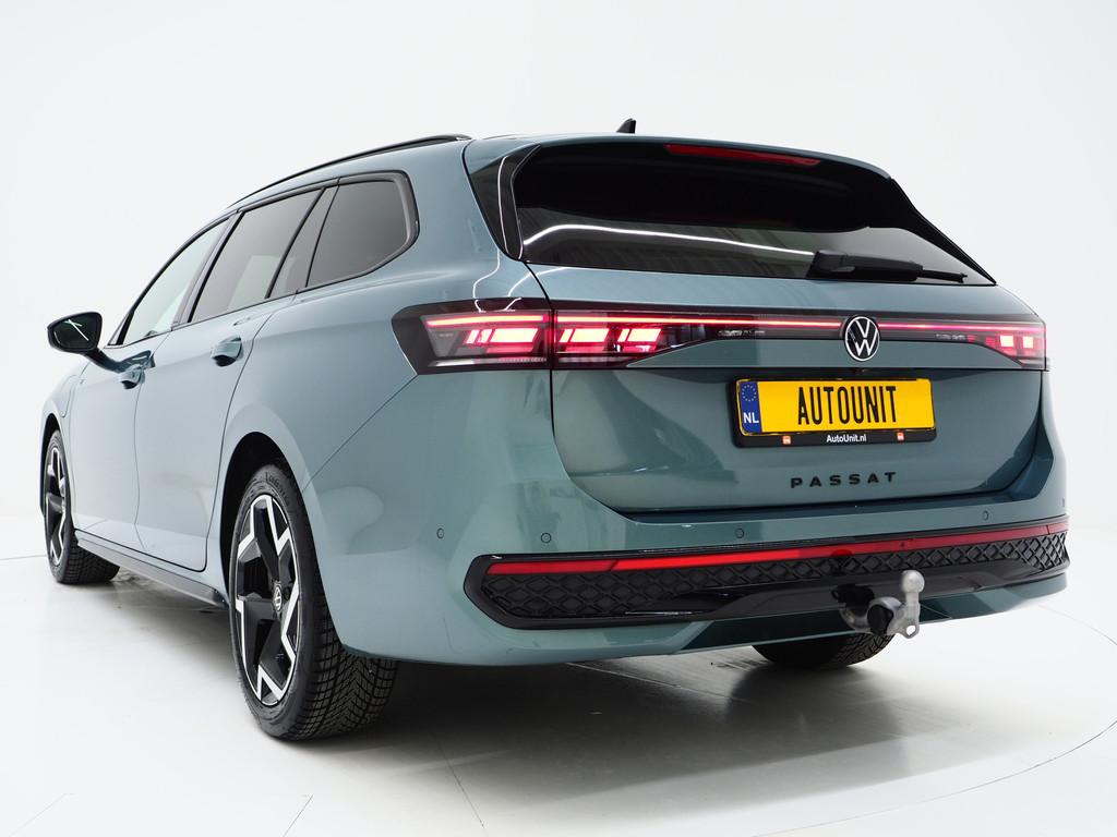 Volkswagen Passat Variant 1.5 eHybrid R-Line Edition | Panor, 77 km/l, Zwart, 4 cilinders, Blauw