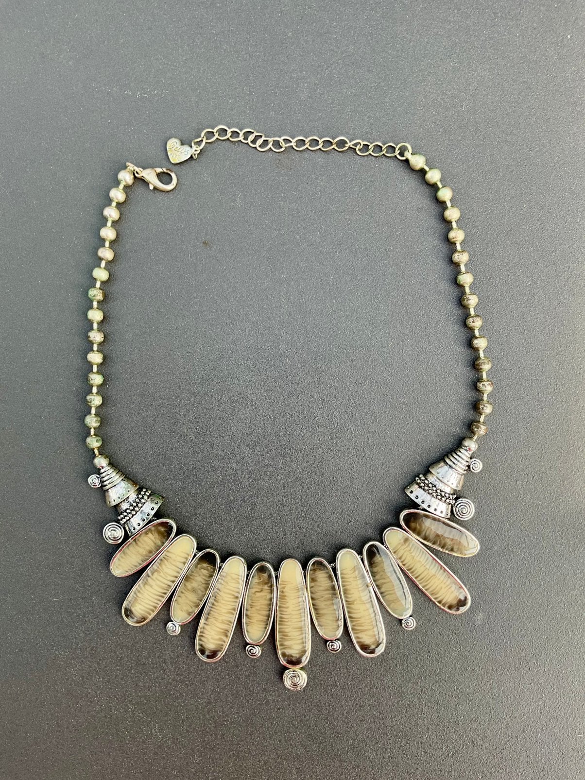 Ketting, Beige, Ophalen of Verzenden, Zo goed als nieuw, Steen of Mineraal